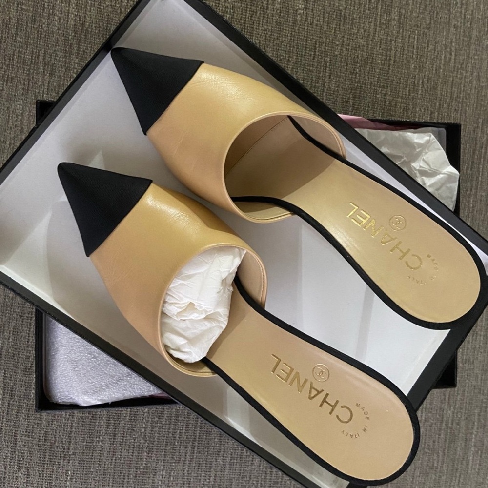 CHANEL Women's Black and Tan Pointed Mules